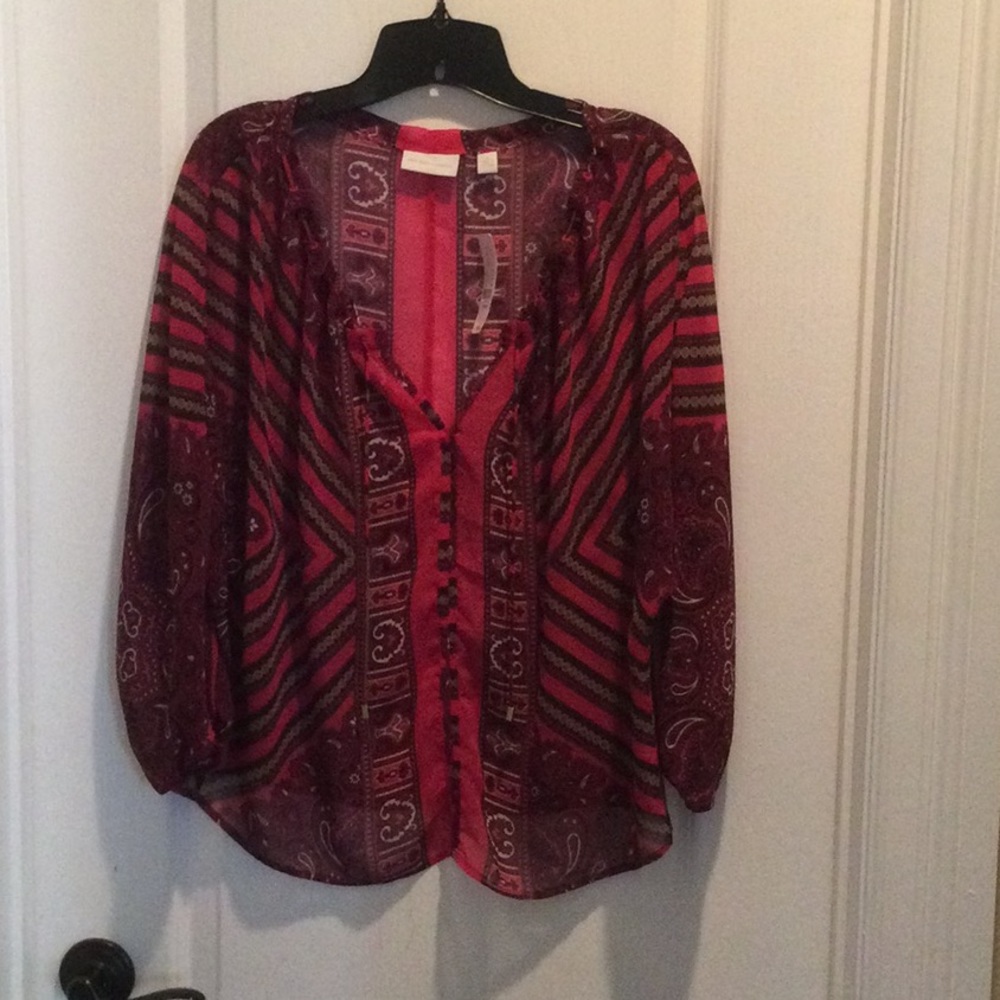 Brand new top!!! Very lightweight with 3/4 sleeves.